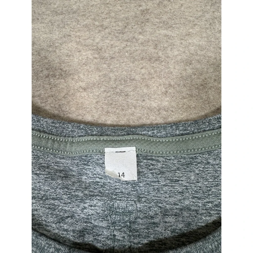 Lululemon Shirt Womens 14 Gray Raglan Short Sleeve Yoga Athletic Top Lightweight